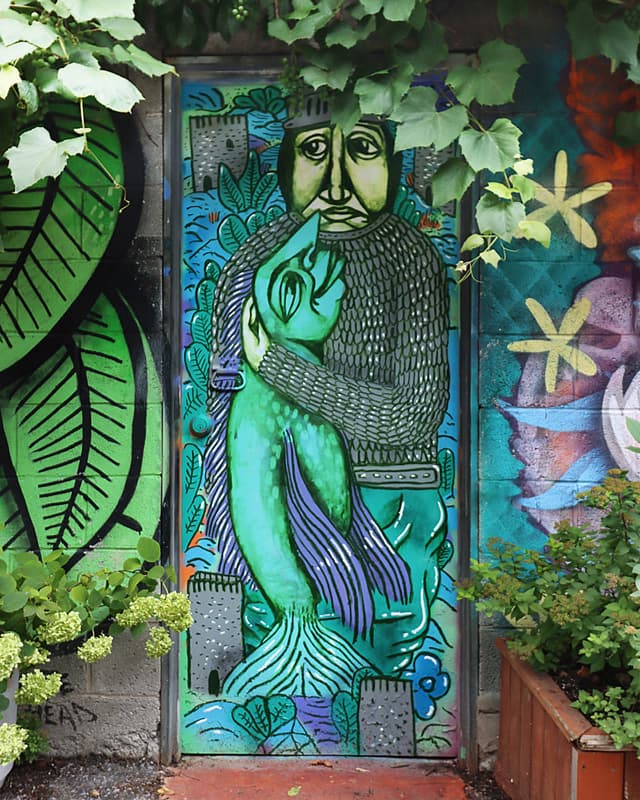 Waxhead and Labrona in a Mile End alley